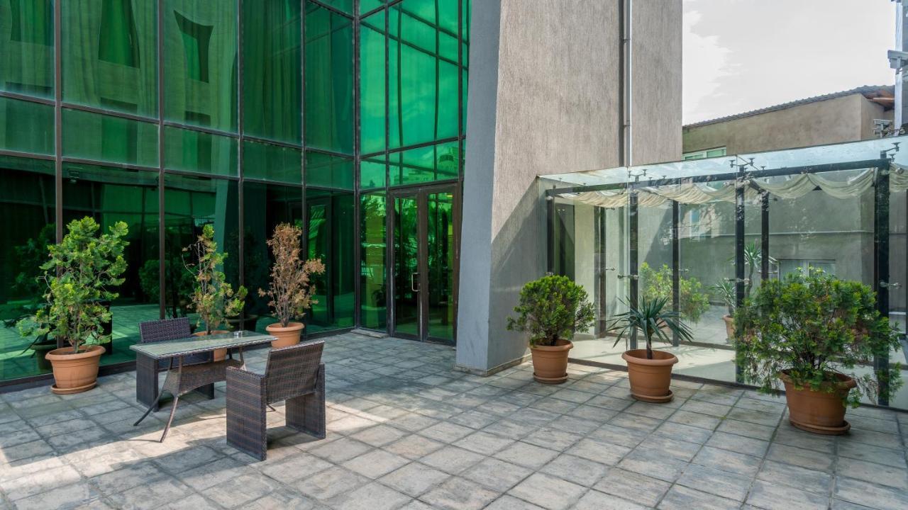 Capitol Hotel By Umbrella Tbilisi Exterior photo